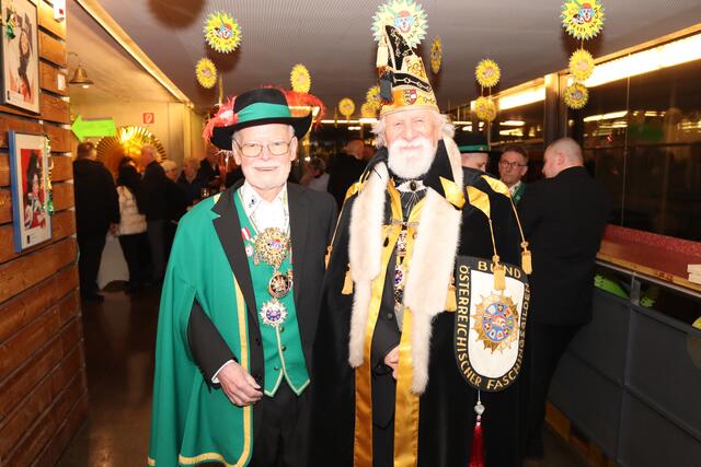 Kanzler Heinz Zitta (l.) mit BÖF Präsident Bruno Arendt vopr der Vorstellung. | Foto: MeinBezirk.at