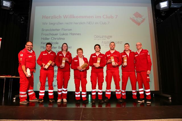 Ab 7 Jahren ununterbrochene Mitarbeit steigt man in den "Club7" ein - ein besonderes Projekt der Kameradschaftspflege. | Foto: Eckhart Herbe