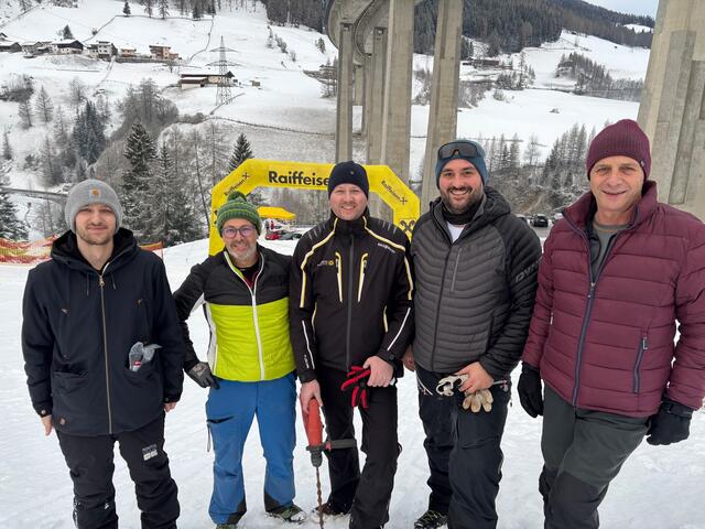 Einige Mitglieder des SC Gries rund um Obmann Florian Muigg (2.v.r.) | Foto: Kainz