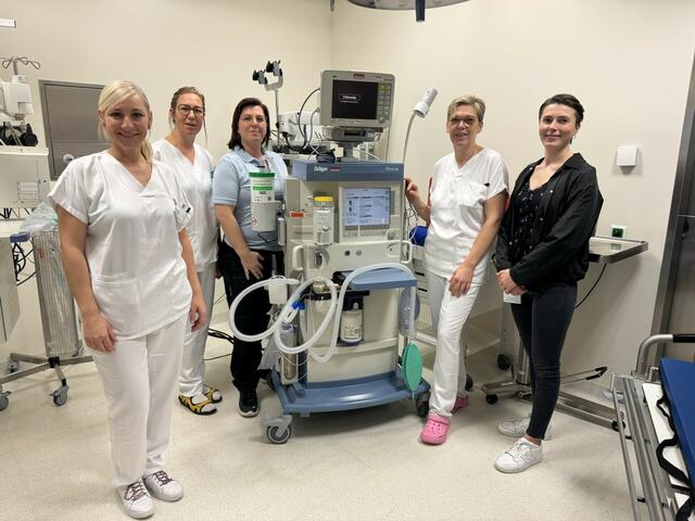 Oberpullendorf Intensiv Schockraum v.l.: Claudia Csitkovits (STL Intensiv), Doris Leitner (Pflege Intensiv), Jasmina Steiner (TE OPU), Alexandra Lipowsky (Pflege Intensiv), Nadine Rieder (TE Dion)

  | Foto: Gesundheit Burgenland