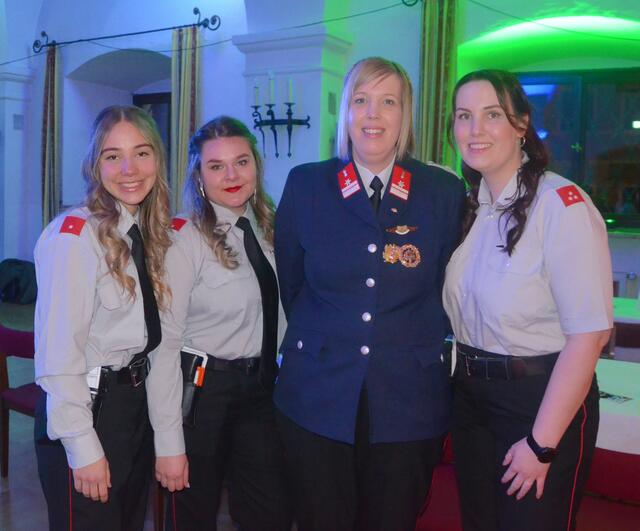 Viktoria Glanznig, Helena Pontasch sowie Kerstin und Nicole Gebauer