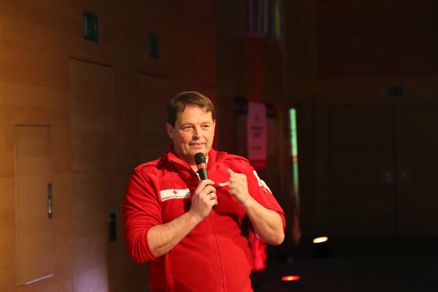 Dienstführender Uwe Herbe präsentierte die Zahlen aus dem Rettungsdienst. | Foto: Eckhart Herbe