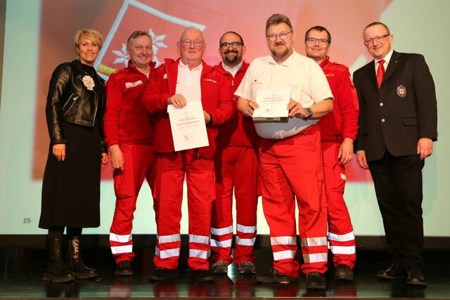 Für besondere Verdienste in Spezialgebieten wurden Ernst Schmalzer und Markus Eidenberger ausgezeichnet. | Foto: Eckhart Herbe