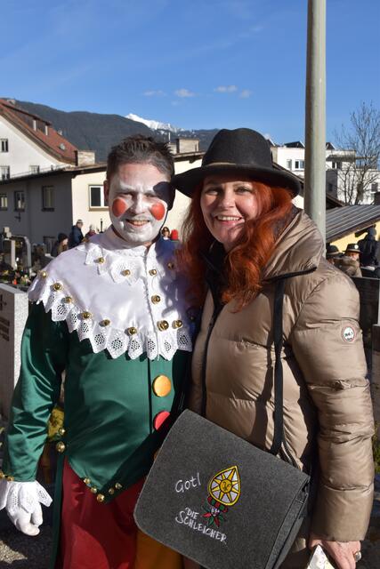 Schleicher-Gotl LR Conny Hagele, mit Laternenträger Martin Heigl.