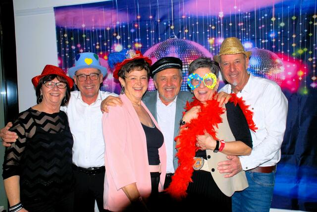  Beim Schlagerabend  in der Hügellandhalle gab es als Highlight eine Fotobox