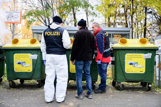 Die Babyleiche wurde nahe der Klinik Favoriten im Müllcontainer entdeckt. | Foto: MAX SLOVENCIK / APA / picturedesk.com 