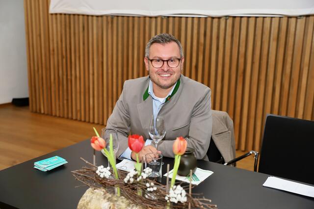 Weinbauberater Martin Hartinger kommentierte die Prämierung.