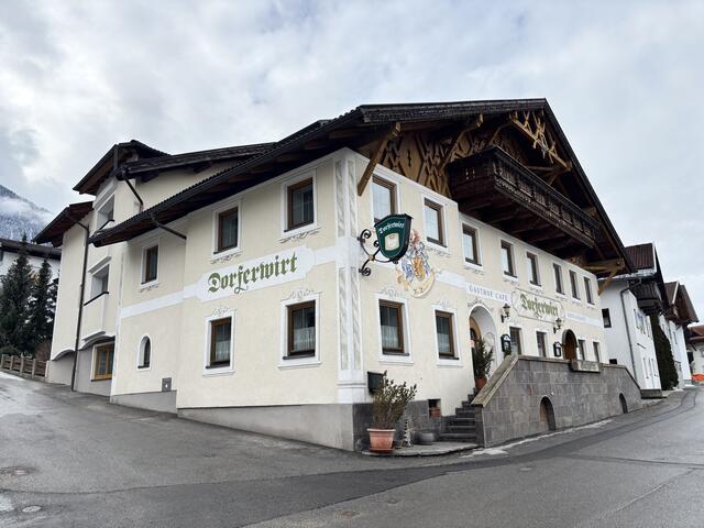 Der Dorferwirt, viele Jahrzehnte ein wichtiges Zentrum des dörflichen Lebens, steht ab sofort zum Verkauf. | Foto: Dorn