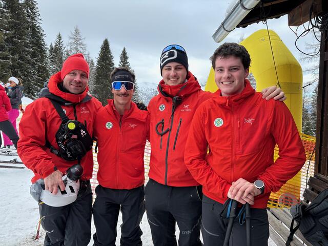 Die Männer der Bergrettung Gries-Obernberg halfen bei der Austragung des Rennens genauso wie die FF Gries. Im Bild v.l.: Ortsstellenleiter Tobias Kofler, Manuel Ganzer, Hannes Mühlsteiger und Moritz Vötter | Foto: Kainz