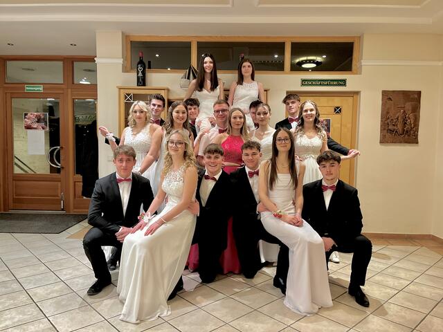 Die jungen Tänzerinnen und Tänzer beeindruckten das Publikum mit einer perfekt einstudierten Choreografie.  | Foto: Alejandra Ortiz