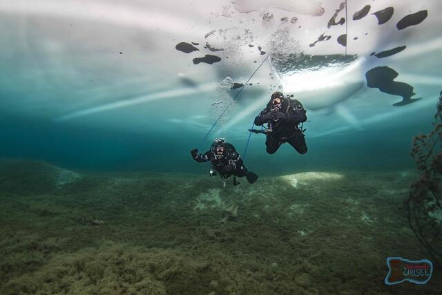 Tauchgänge unter dem Eis haben ihre ganz eigene Faszination. | Foto: Tauchbasis Urisee