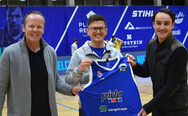 Neuer Trikotsponsor aus Bayern - Firma Stangelmayer. | Foto: Schwaighofer