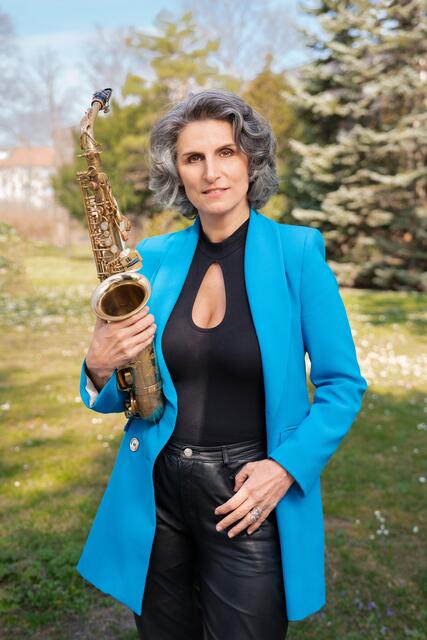 Saxolady Daniela Krammer beehrt wieder das Publikum im Restaurant Waldtzeile.  | Foto: Martin Jager 