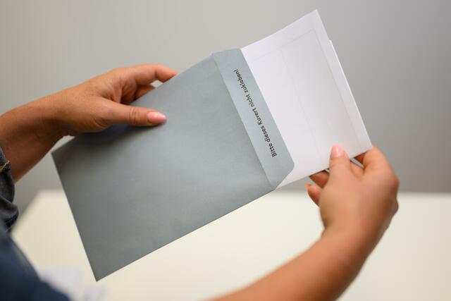Immer beliebter wird die Form der Briefwahl. Für die Wien-Wahl 2025 können die Unterlagen bereits beantragt werden. Aber Achtung, es gibt Fristen, die beachtet werden müssen. | Foto: WERNER KERSCHBAUMMAYR / fotokerschi / picturedesk.com