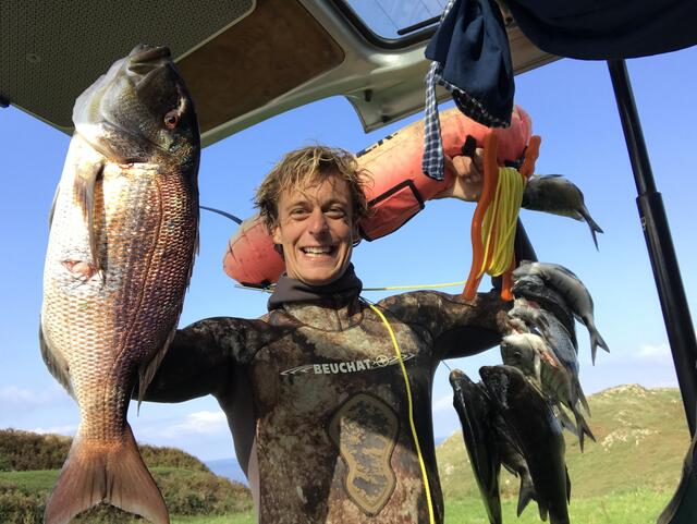 Einen großen Fang gemacht: Martin Eisner liebt es, in seiner neuen Heimat zu fischen. | Foto: Eisner