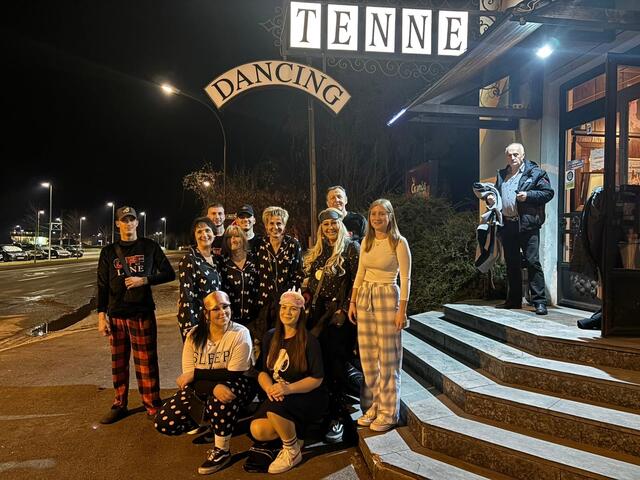 Zahlreiche Gäste feierten bis zum Morgengrauen mit.  | Foto: Rudi Mally