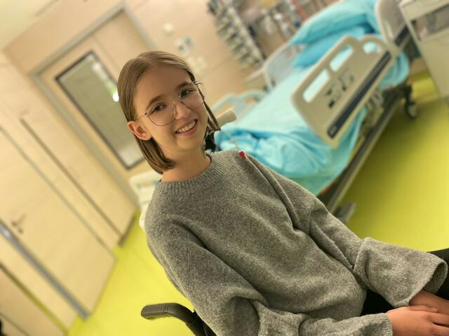 Die 14-jährige Anna aus Enns hat viele Operationen über sich ergehen lassen müssen.  | Foto: zVg. 