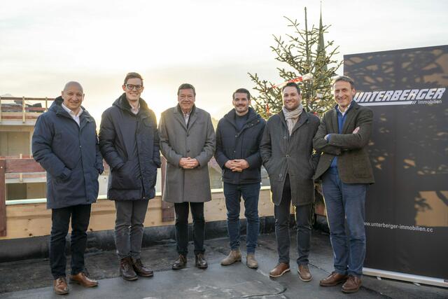 Josef Gruber (GF Unterberger Gruppe), Florian Unterberger (GF Unterberger Immobilien), KR Fritz Unterberger, Sebastian Herbig (Vertrieb Unterberger Immobilien), Florian Huber (Projektleiter Unterberger Immobilien) und Josef Feichtner (GF Unterberger Immobilien v.l.). | Foto: Alex Gretter