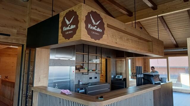 Das Café Bistro KleinGallien in Pfaffing eröffnete im Mai 2024. | Foto: Kriechbaum