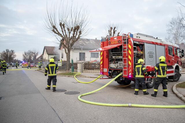 Am Sonntagnachmittag wurden die Mitglieder der Freiwilligen Feuerwehr Biedermannsdorf zu einem Kellerbrand im Ortsgebiet alarmiert.  | Foto: Pressestelle BFK Mödling / Fastner