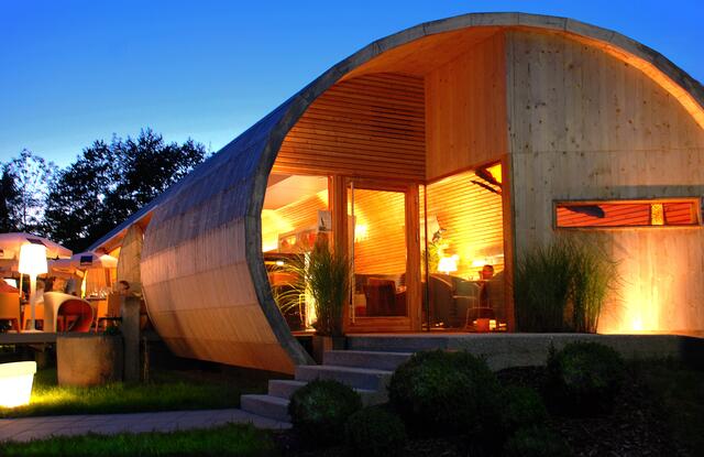 Die Röhre in Unterach am Attersee ist eine Kombination aus moderner Architektur und innovativer Gastronomie. | Foto: C. Denz &amp; M. Gutmann