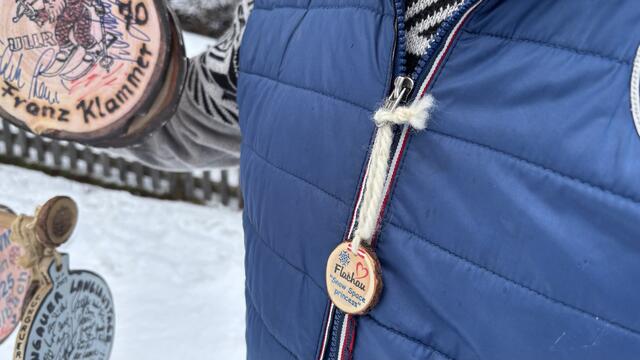 Angebracht am Hosenbund oder Anorak soll ein Ullr  seinem Träger Glück bringen. | Foto: pjw