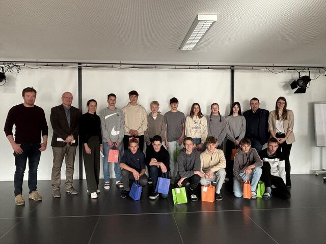 Die Siegergruppen mit den Jurymitgliedern &amp; Projektverantwortlichen | Foto: MS Tamsweg