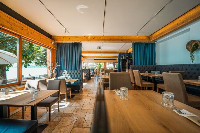 Im Das Attersee kann man traditionelle Schmankerl und moderne Gerichte direkt am See genießen. | Foto: Das Attersee