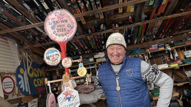 Hans Fuchs – bekannt als "Ullr-Fux" – aus Weißpriach wünscht mit seinem "Ullr-Baum" der WM in Saalbach-Hinterglemm viel Glück. | Foto: pjw