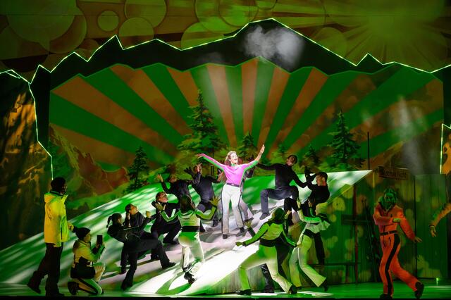 Das Musical "Skiverliebt - Zwei Brettln, die die Welt bedeuten" wird am Salzburger Landestheater aufgeführt. | Foto: SLT/Tobias Witzgall