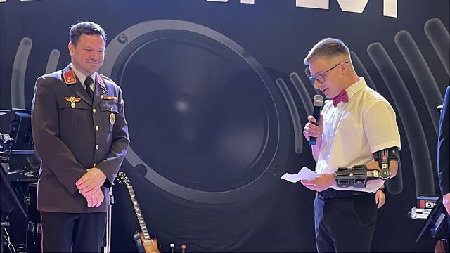 Ein bewegender Moment der Dankbarkeit. | Foto: Alejandra Ortiz