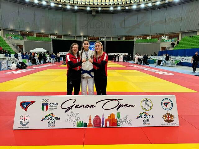 Anna und Lisa Fuhrmann mit Yoanna Ivanova.  | Foto: Fuhrmann