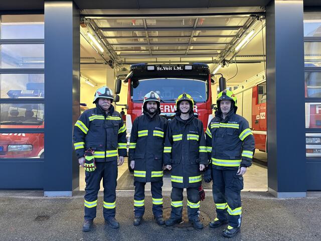 Hermann Schütz-Kapl, Lukas Schütz-Kapl, Thomas Schwarz und Michael Schwarz sind aktive Feuerwehrmänner in St. Veit.  | Foto: Karin Bayr