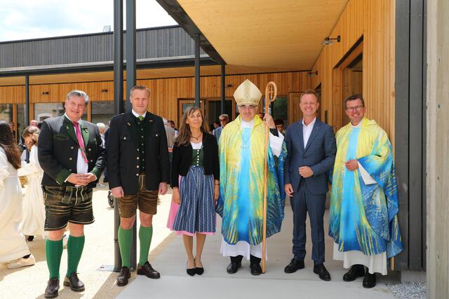Hier schon an der Seite des Bischofs: Pfarrer Johannes Freitag (r.) mit Norbert Weber, Volker Müller, Alexandra Stingl-Enge, Bischof Wilhelm Krautwaschl und Bgm. Mario Abl (v.l.). | Foto: Freisinger/Armin Russold