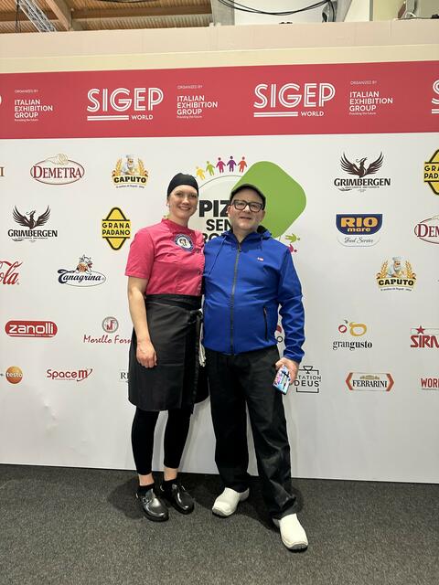 Anna mit Peppino-Pizzaiolo und Weltmeister von 2023, Paolo | Foto: Privat