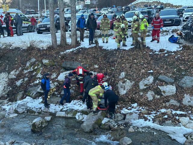Am Montag am Nachmittag verunglückten drei Personen auf der Rodelbahn "Hexenritt" in der Skiwelt Wilder Kaiser. Zwei Personen stürzten in einen Bach, eine weitere Person prallte gegen eine Holzbande.  | Foto: ZOOM.TIROL