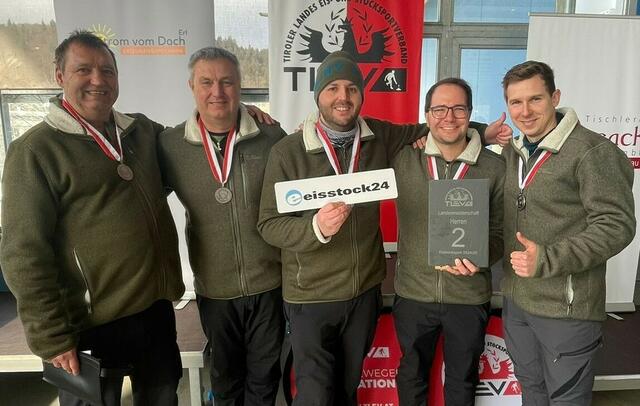 Breitenwang I sicherte sich bei der Landesmeisterschaft in Kufstein Platz zwei und steigt somit in die Bundesliga auf. | Foto: SCB