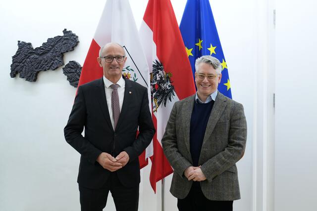 LH Anton Mattle begrüßte den neuen KHM-Generaldirektor Jonathan Fine, im Landhaus in Innsbruck. | Foto: © Land Tirol/Reiter