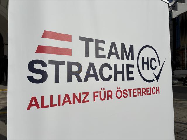 Heinz-Christian Strache spricht von einem "Skandal" und einer "Wählertäuschung", weil von der zuständigen Behörde eine "Liste Strache" zugelassen wurde.  | Foto: Johannes Reiterits/MeinBezirk