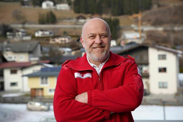 Bezirksrettungskommandant Thomas Huber ist verantwortlich, dass die sanitätsdienstliche Versorgung der Alpinen Ski-WM Saalbach 2025 zu jedem Zeitpunkt gewährleistet ist | Foto: Rotes Kreuz Salzburg