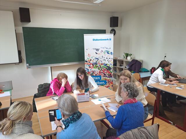 Gemeinsam in der digitalen Welt zurechtfinden. | Foto: Diakoniewerk Salzburg