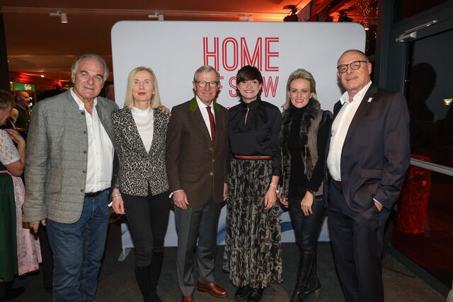 Alpine Skiweltmeisterschaft, Saalbach2025, Ski-WM2025 in Saalbach-Hinterglemm, im Bild: Bartl Gensbichler (Präsident Salzburger Landesskiverband), Roswitha Stadlober (ÖSV-Präsidentin), Landeshauptmann Wilfried Haslauer, Astrid Steharnig-Staudinger (Geschäftsführerin Österreich Werbung), Alexandra Meissnitzer (Skiweltmeisterin) und Peter Mitterer (Geschäftsführer Hinterglemmer Bergbahnen) bei der Feier zum 75 Jahr Jubiläum der Hinterglemmer Bergbahnen. | Foto: Land Salzburg / Franz Neumayr