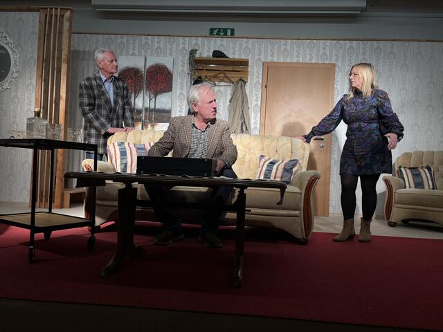 In Aktion auf der Bühne: Gerhard Strametz, Heinz Sackl und Daniela Pauser, die schon seit mehr als 40 Jahren dabei ist. | Foto: Susanne Veronik