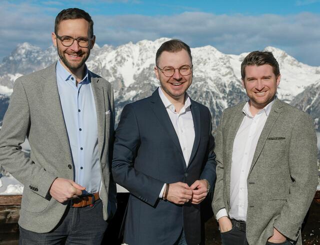 Die drei Geschäftsführer von Daheim Immo Matthäus Hofer, Ewald-Marco Münzer und Markus Maierhofer freuen sich sehr über die neu entstandene Kooperation. | Foto: Daheim Immo