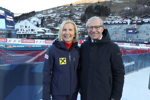 Alpine Skiweltmeisterschaft, Saalbach2025, Ski-WM2025 in Saalbach-Hinterglemm, im Bild bei einer gemeinsamen Besichtigung des Zielbereiches einen Tag vor der offiziellen Eröffnung - Landeshauptmann Wilfried Haslauer mit Roswitha Stadlober, ÖSV-Präsidentin; Saalbach-Hinterglemm | Foto: Land Salzburg / Franz Neumayr