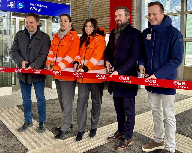 Vlnr.: BGM Stefan Aglassinger, ÖBB-Infrastruktur AG Vorständin Judith Engel, ÖBB-Projektleiterin Adriana Sturm, LH-Stellvertreter Stefan Schnöll und BGM Alois Hasenauer. | Foto: Sarah Braun