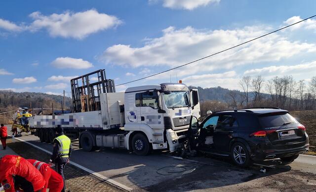 Der Verletzte Fahrzeuglenker wurde in das UKH nach Graz geflogen. | Foto: FF Heiligenkreuz