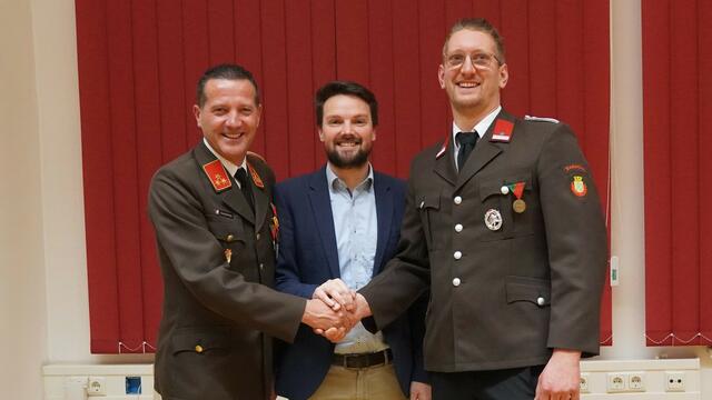 (v.l.n.r.) EHBI Mario Schopper, Bürgermeister Michael Strasser, HBI Ralph Brandstetter.
