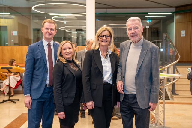 Sie wollen veränderte Verhältnisse in Bruck: Helmut Sommer, Alexandra Haider, Susanne Kaltenegger und der Wiener Neustädter ÖVP-Bürgermeister Klaus Schneeberger. | Foto: Ekatarina Paller