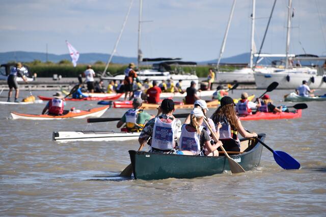236 Boote, Kajaks und Padelboards ruderten bei der "Lakemania 2024" um den Neusiedler See. Jetzt ist das Projekt für den Neptun-Staatspreis nominiert.  | Foto: Stefan Schneider